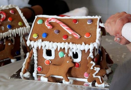 Sharing the tradition of gingerbread houses