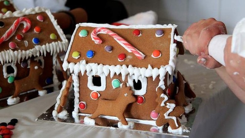 Sharing the tradition of gingerbread houses