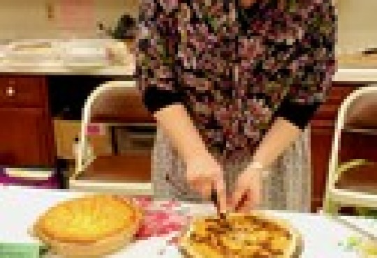 Folk art classes offer edible lesson in pies and Mennonite traditions