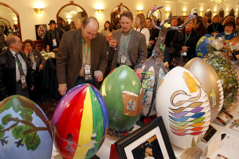 Super Bowl 2014: Rutherford's 'Footballs for Food' pairs Art with Outreach