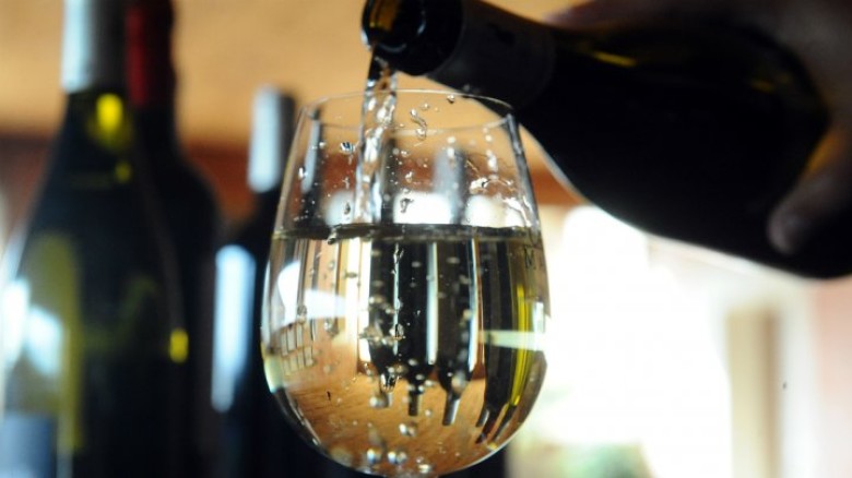 US overtakes France as world's top wine consumer