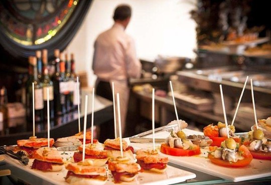Sun, beach … and gastronomy: Spain leads the European ranking of gastronomic tourism