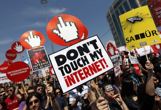 Chip in to Tell the U.S. Congress: Don't Undermine our Victory. Keep the Internet Open and Free – Sum of Us Campaign