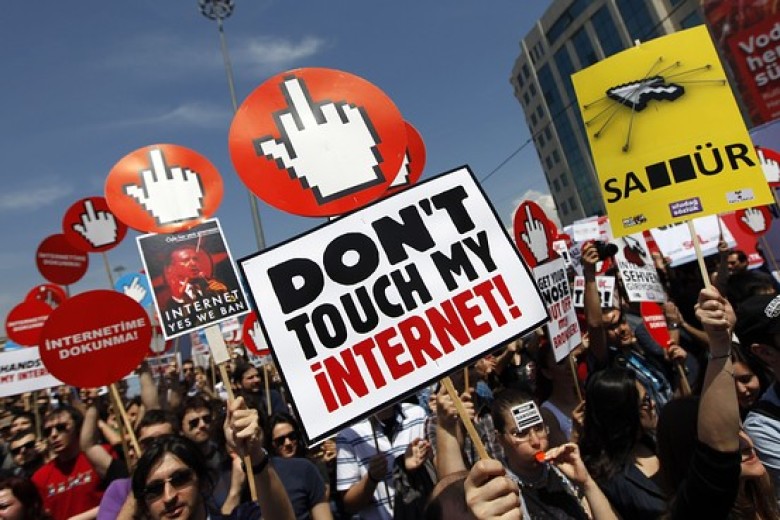 Chip in to Tell the U.S. Congress: Don't Undermine our Victory. Keep the Internet Open and Free – Sum of Us Campaign