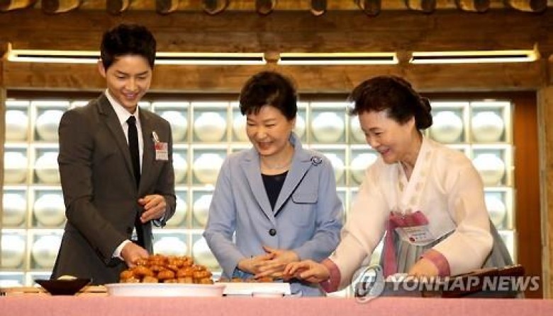 Korean food promotion center opens to foreign visitors