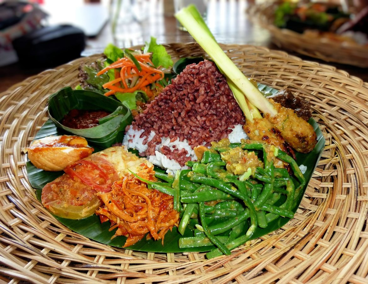 20-WESTERN-INDONESIAN-GASTRONOMIC-DIFFERENCES.jpg